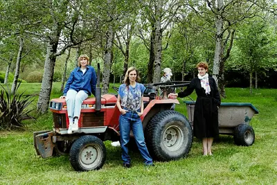 crespo-gg-susanne-buerner-annette-kelm-alexandra-leykauf-ines-kaag-3-2-2048x.webp