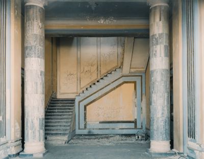 06_brian-mckee_palace-staircaise-4-afghanistan-34_2002_w.jpg