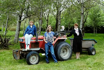 crespo_gg_susanne_buerner-annette_kelm-alexandra_leykauf-ines_kaag_3-2.jpg