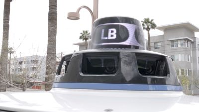 10_lidar_sensor_of_a_waymo_taxi_with_lisa_barnard_passenger_information_2023_c_lisa_barnard.jpg