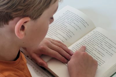 100-prozent-schulen-basiskompetenz-lesen.jpg